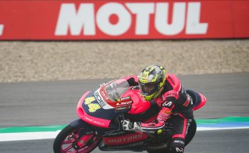Muñoz Shines In The Wet On Friday
