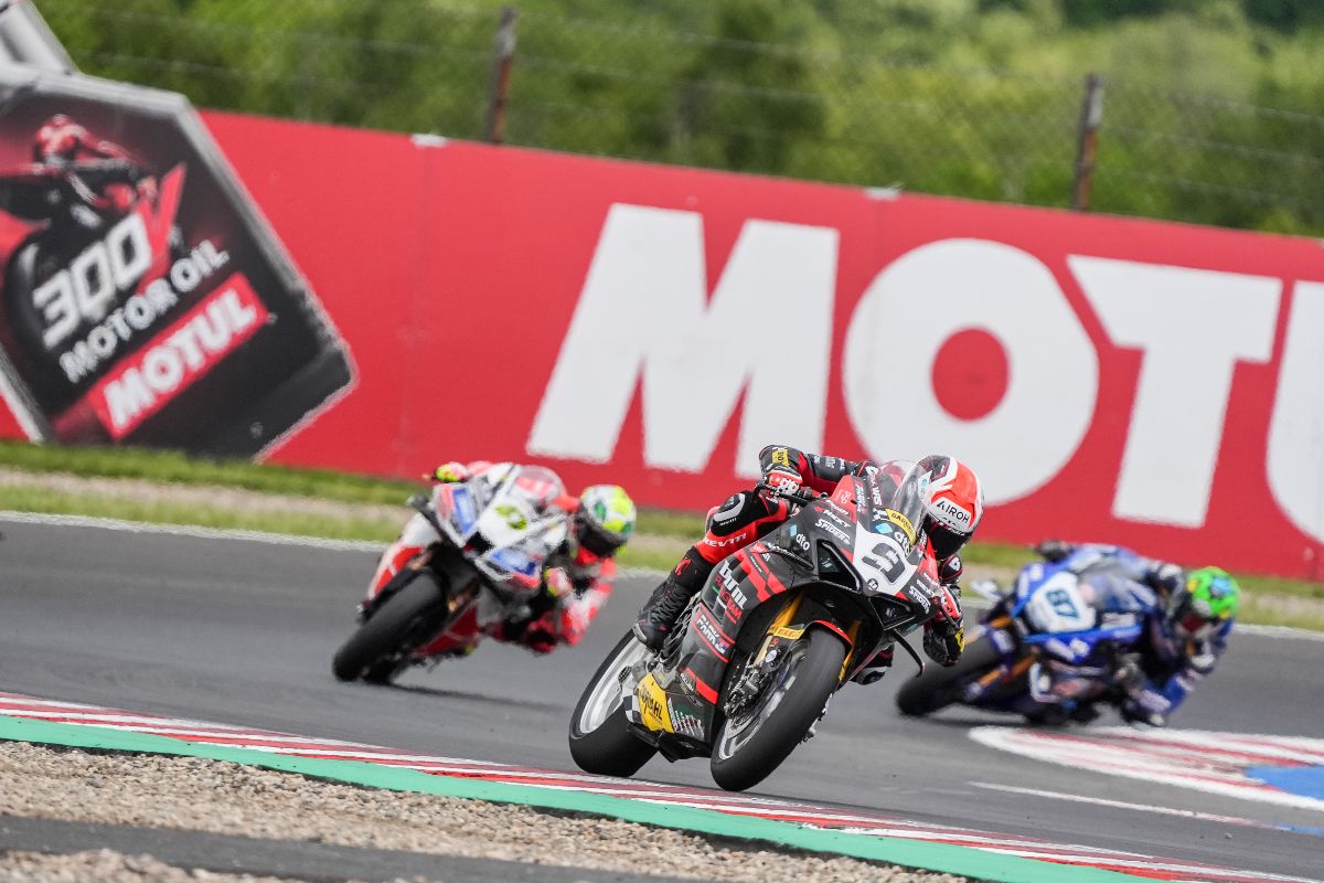 Bulega Steals It On The Line To Share The Spoils With Razgatlioglu