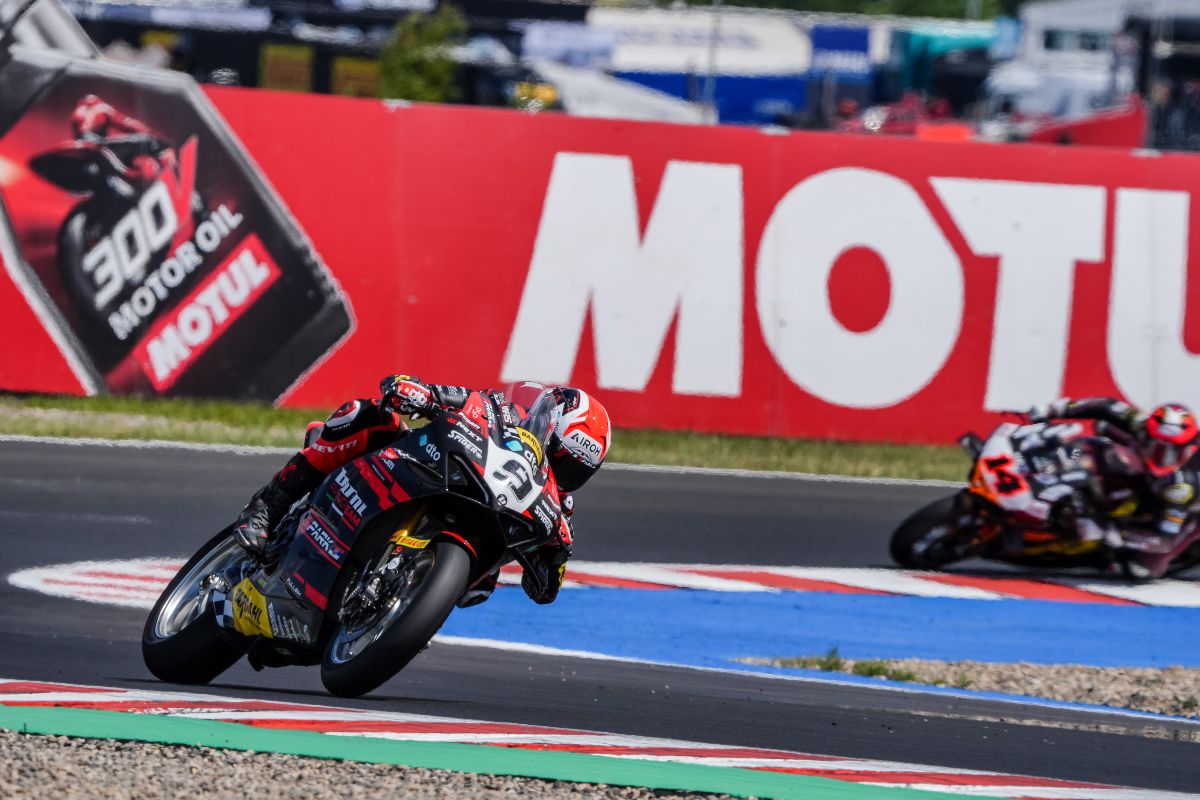 Toprak Dominates At Autodrom Most