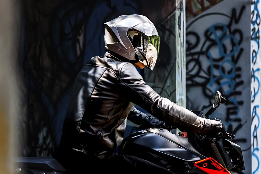 Airoh Presents H 21