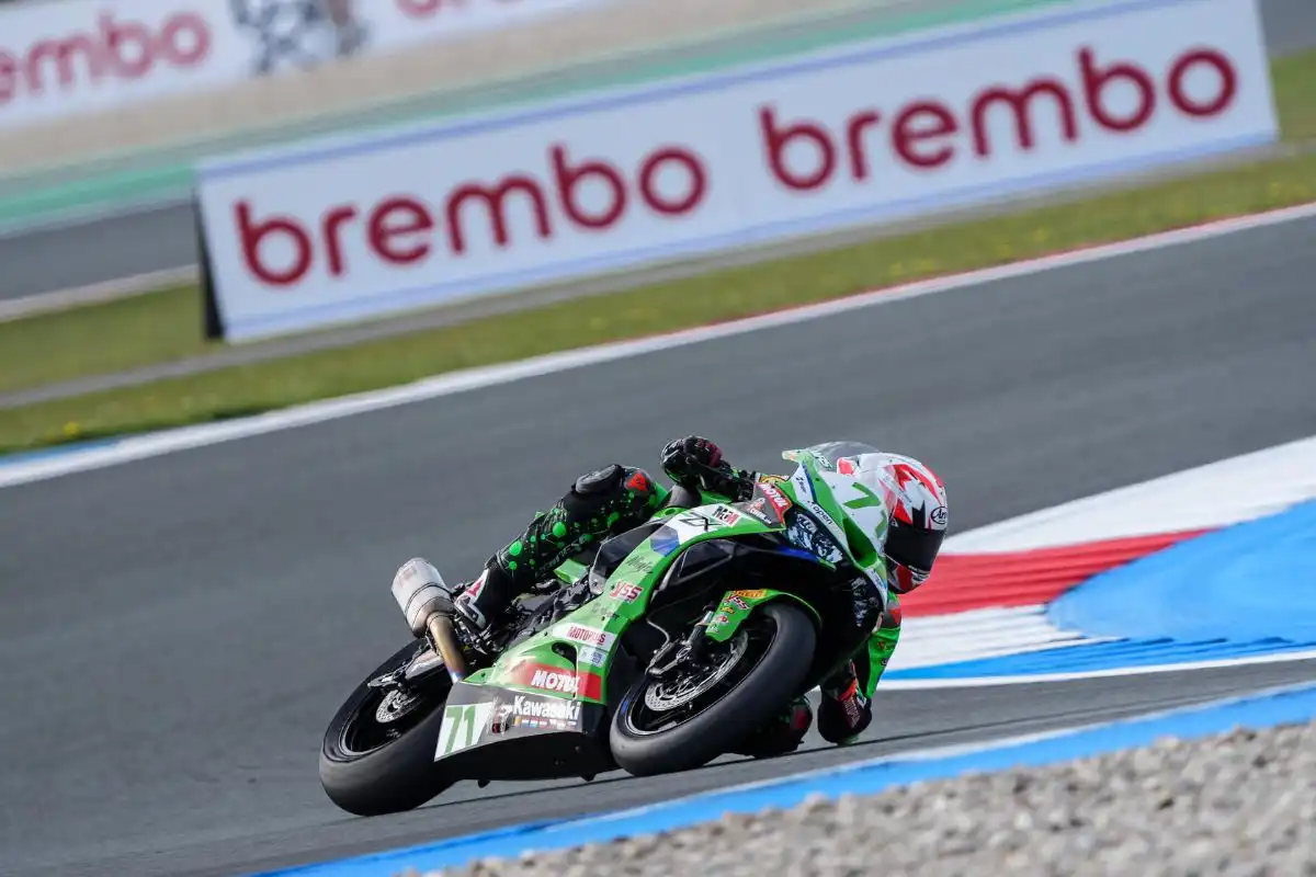 Worldspb:  Veneman Delivers Home Pole