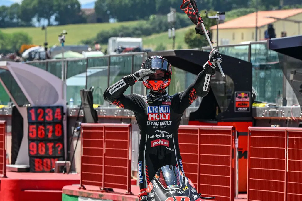 Moto2: Gonzalez Escapes As Vietti Mounts A Comeback For Home Podium