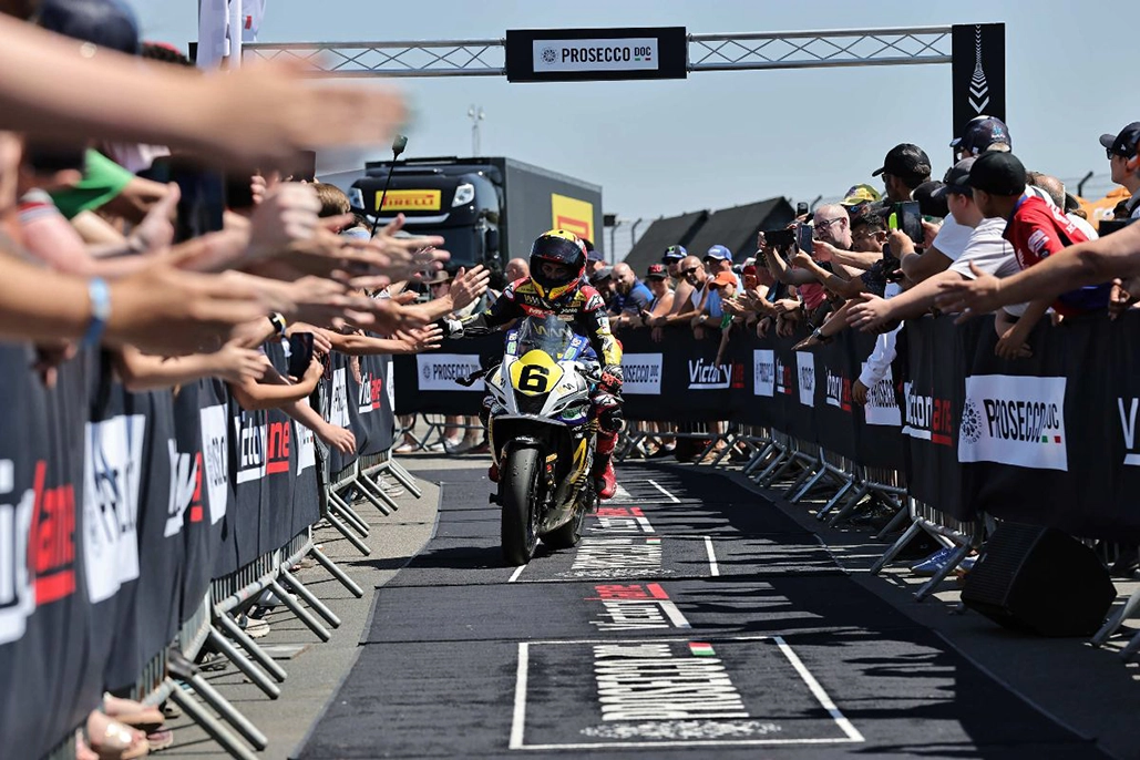Worldwcr: A Runaway Victory For Herrera At Donington